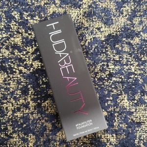 Huda beauty foundation Toasted Coconut
